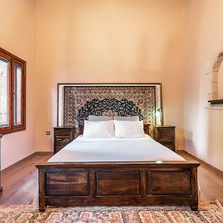 The Knights And The Pomegranate Hotel 3*