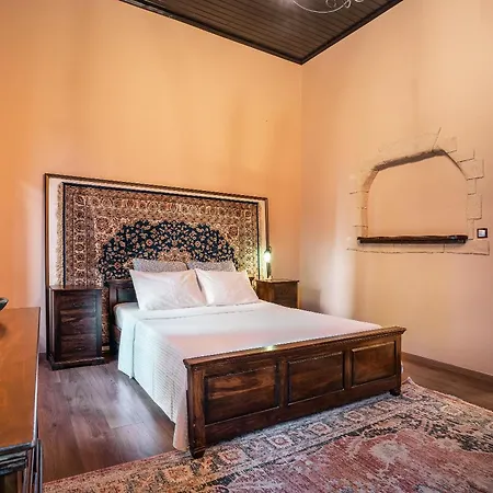 The Knights And The Pomegranate Hotel 3*