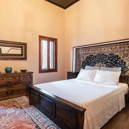 Hotel The Knights And The Pomegranate 3*